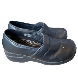 Easy Works By Easy Street Size 9W Black Faux Leather SlipOn Slip Resistant Clogs